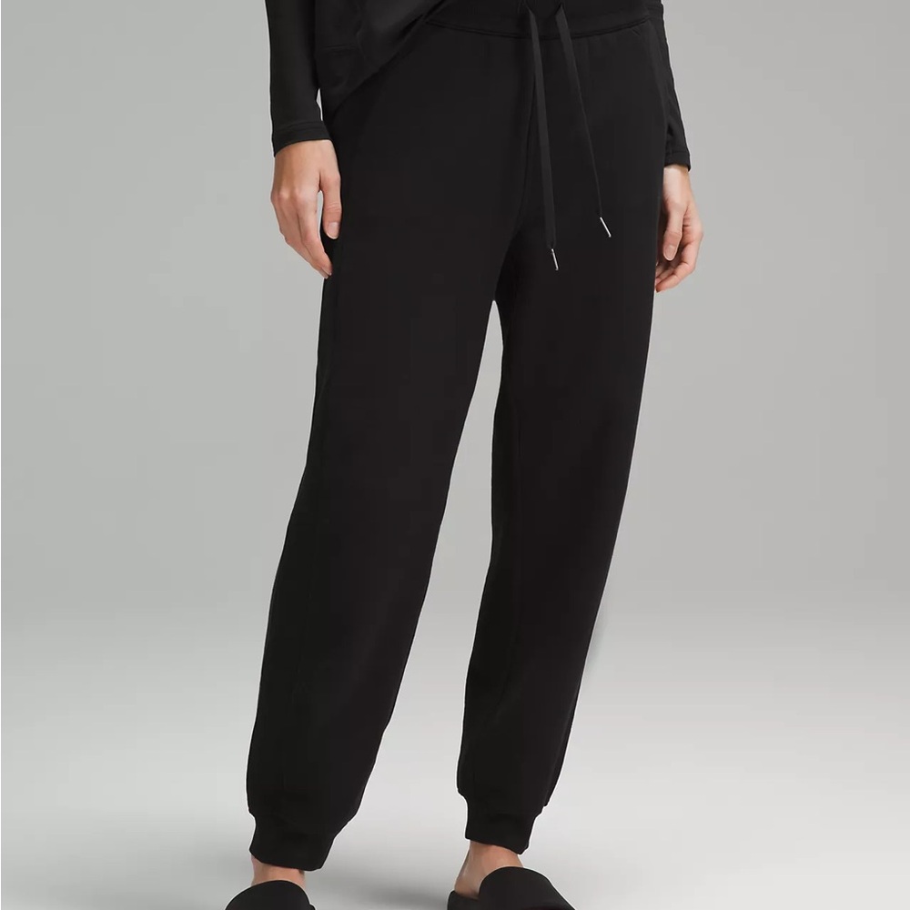 Lululemon Scuba High-Rise Relaxed Jogger